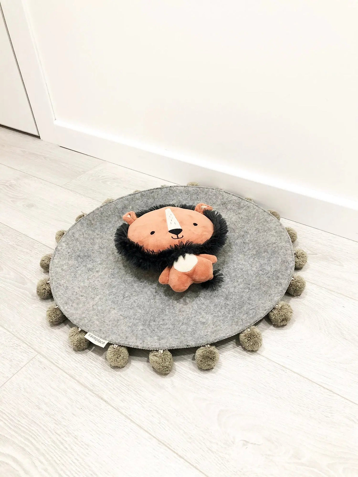 Saveplace® Round Pet Mat -  Various Colors BIG PomPom, 2 Sizes Grey Chaos