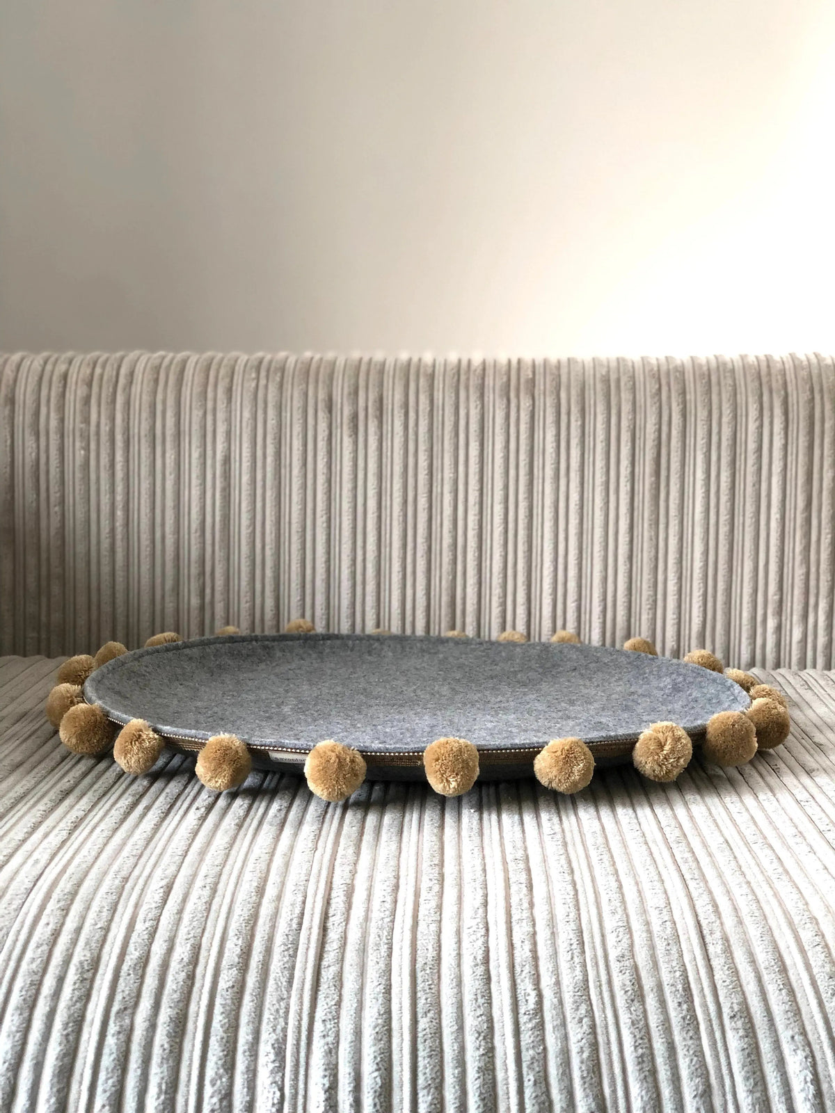 Saveplace® Round Pet Mat -  Various Colors BIG PomPom, 2 Sizes Grey Chaos