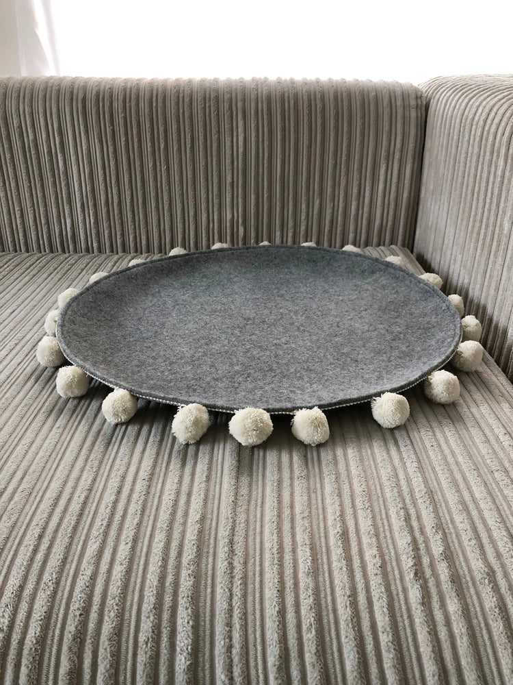 Saveplace® Round Pet Mat -  Various Colors BIG PomPom, 2 Sizes Grey Chaos