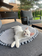 Saveplace® Round Pet Bed - Various Pom Poms, 2 Sizes Grey Chaos