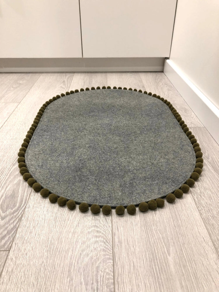 Saveplace® Pet Mat - Various Colors Pom Poms Grey Chaos